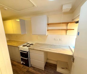 4 bedroom flat to rent - Photo 2