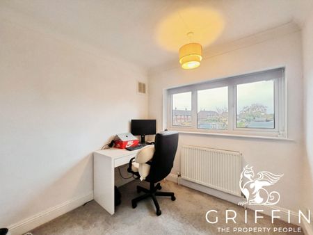 Chafford Way, Stifford Clays, Grays, RM16 - Photo 4