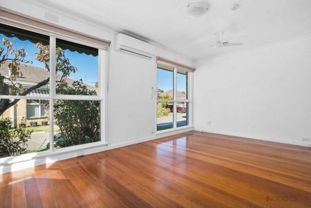 HEART OF MENTONE | COASTAL LIFESTYLE | LOW MAINTENANCE - Photo 4