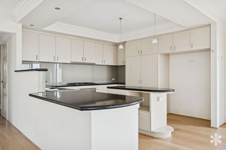 90 Tribute Street East - Photo 3