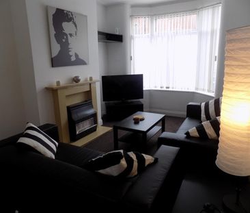 2 bedroom Flat To Let - Photo 1