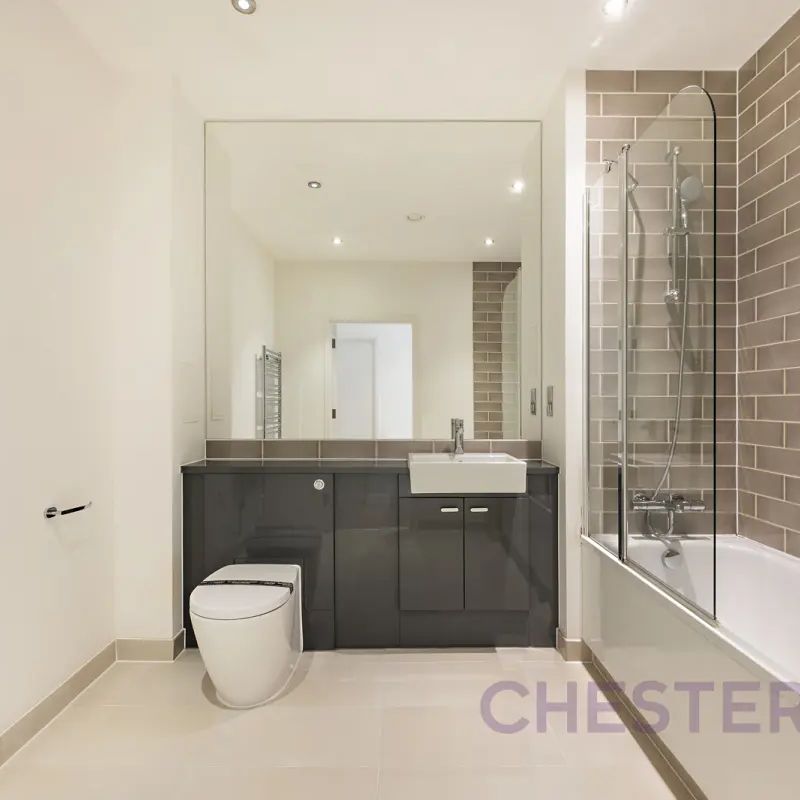 2 bedroom flat in 31 Lock Side Way - Photo 1