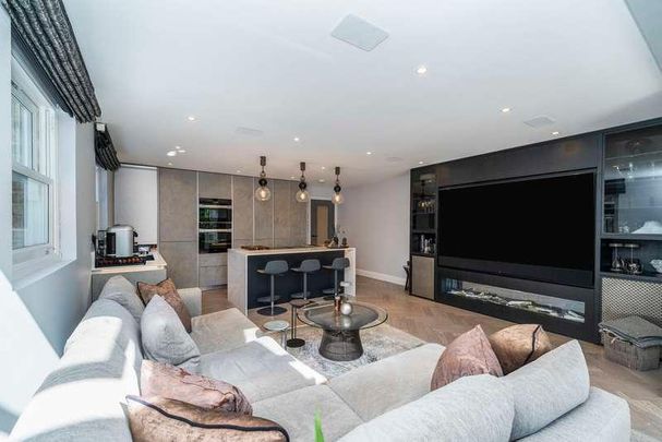 Hamilton Road, London, United Kingdom, W5 - Photo 1