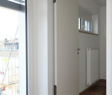 Barrierefrei - Neuwertige 3,5 Zimmerwohnung am Sedanplatz - Photo 2