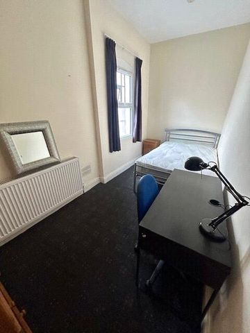 5 bedroom apartment to rent - Photo 4