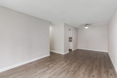 2 Bedroom - Photo 3