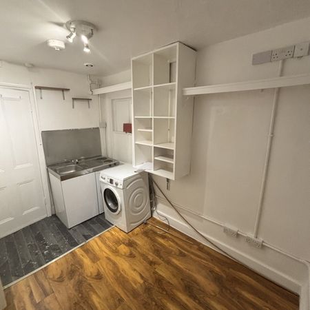 The Avenue, Worcester Park - Photo 3