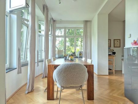 Altbaujuwel auf der Gugl! 143 m² WNFL + 16 m² Balkon, 4 Zimmer, generalsaniert, Küche möbliert! - Foto 2