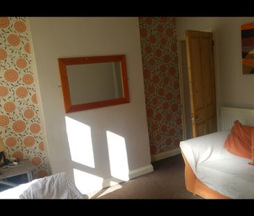 Room in a Shared House, Winsdon Road, LU1 - Photo 4