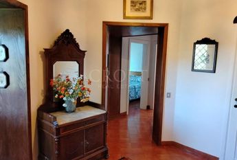 Ardeatina-Divino Amore: Quiet, charming rustic villa, big and well-curated garden, 3 beds, 1 study, 3 baths, living room, kitchen, with terraces , AC and parking space. Ref 2322