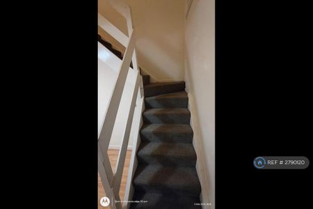 3 bedroom end of terrace house to rent - Photo 5