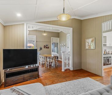 Charming home in perfect location. - Photo 1