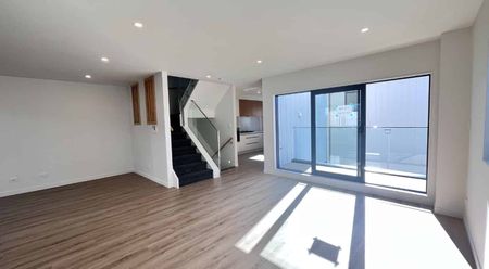 Brand New 4 Beds Home in Rangitoto Zone - Photo 3
