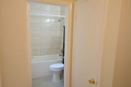 For Lease - 277 Glenforest Road Unit# Main, Toronto, Ontario - Photo 4