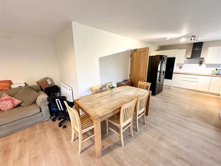 House share to rent - Photo 2