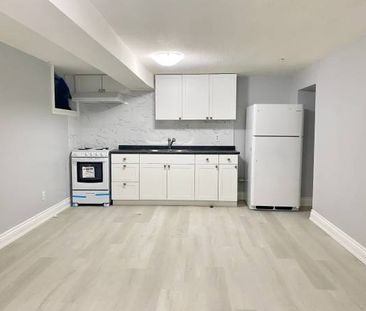 8 THORNCLIFFE AVE. # 1 - LOWER LEVEL STUDIO/ 1BATH, LAUNDRY, UTLS FREE - Photo 2