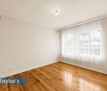 MOVE IN & RELAX - MODERN FAMILY HOME IN GILLES PLAINS - Photo 2