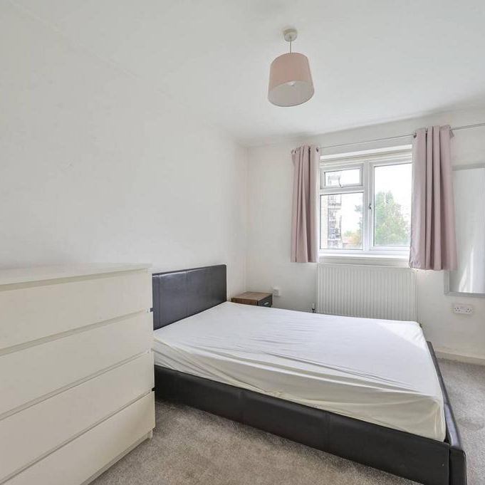 4 bedroom flat to rent - Photo 1