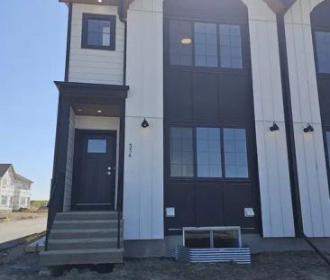 Beautiful newly built duplex | Rangeview Street SE, Calgary - Photo 1