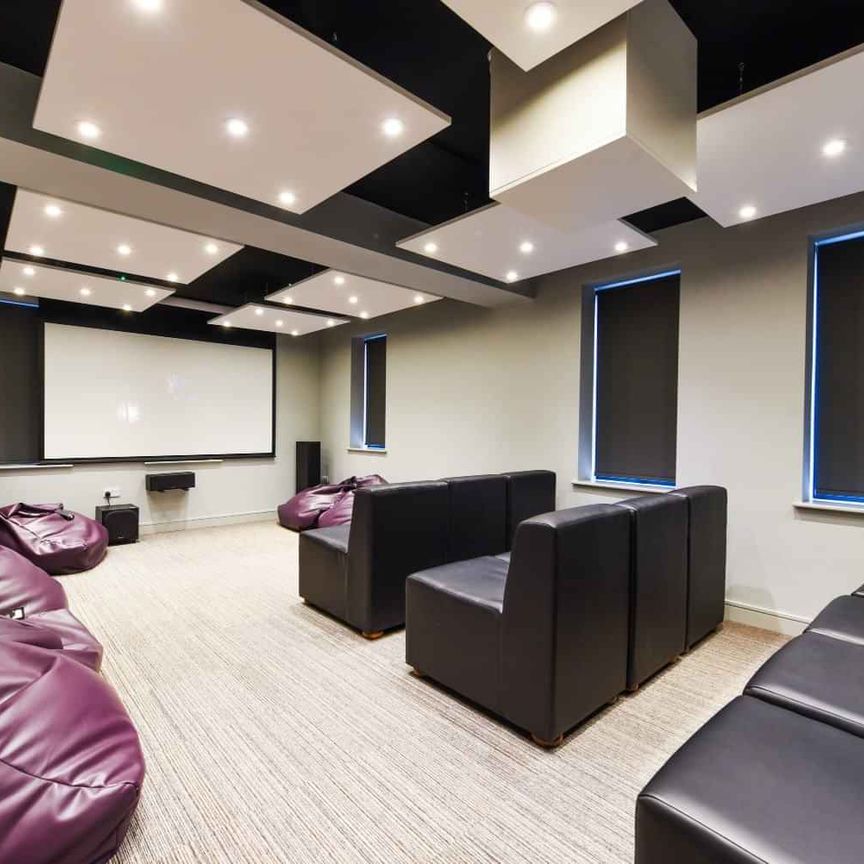 Studio Silver - Photo 1