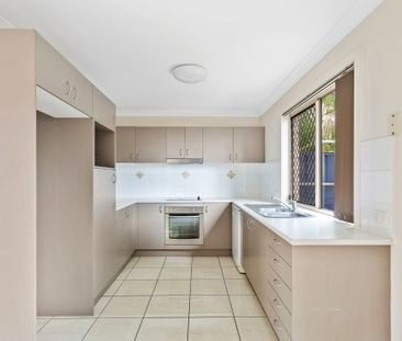 3 Bedroom Townhouse with Private Wrap Around Courtyard - Photo 2