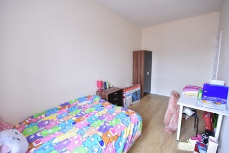 3 Bed - Eighth Avenue, Heaton - Photo 3