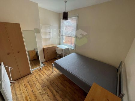 4 bedroom terraced house to rent - Photo 5