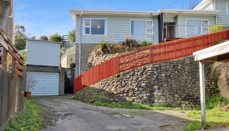 3-bedroom in Island Bay - Photo 5