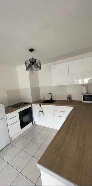 VAULX EN VELIN : appartement 2 pièces (37 m²) meublé en location - Photo 2