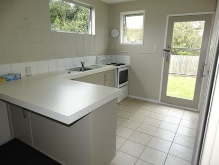 Charming 2BR Unit in Silverdale! - Photo 2