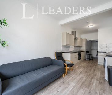 4 bedroom terraced house to rent - Photo 1