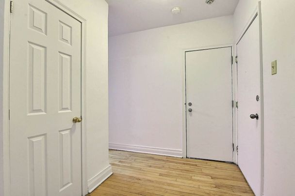 3010-3014 Van Horne - Photo 1