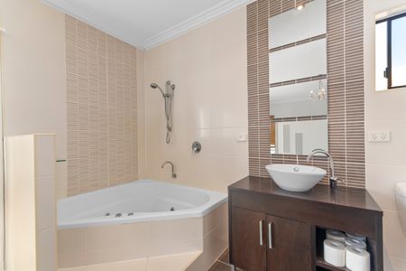 1 Hedley Court, Mount Louisa QLD 4814 - House For Rent - $660 | Domain - Photo 2