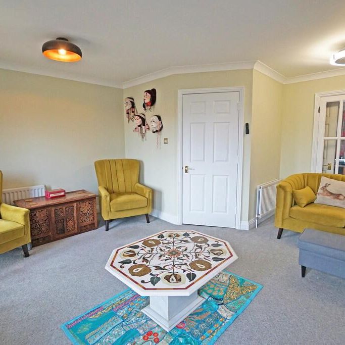 House - Townhouse For Rent Captains Row, Portsmouth - Photo 1