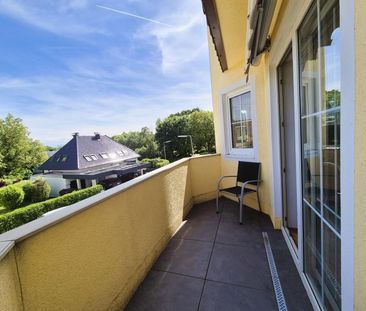Wohnen wie im Schloss! Großzügige, stilvolle 2-Zimmer-Wohnung mit B... - Photo 1