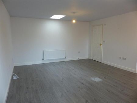 1 bedroom coach house to rent - Photo 4