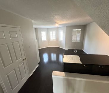 For Lease - 262 Gatwick Drive, Oakville, Ontario - Photo 4