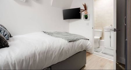 5 Bed Terraced House, Manningham Road, L4 - Photo 2
