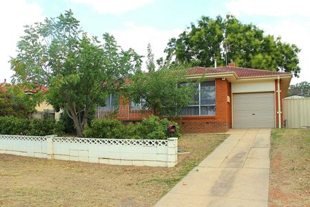 27 Haines Street, Curtin ACT 2605 - House For Rent | Domain - Photo 3