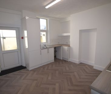 To Let 2 Bed Ground Floor Flat - Photo 4