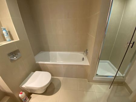 2 bedroom Flat To Let - Photo 3