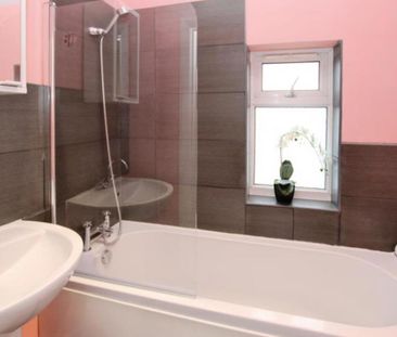 If you are a couple or a family looking to rent a 3 bedroom house t... - Photo 4