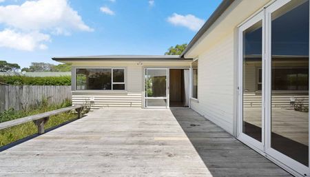 Renovated in Sought After Hamilton East - Photo 5