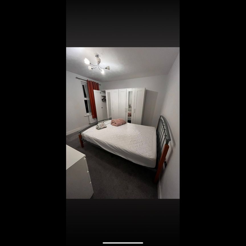 Room in a Shared House, Cranley Road, E13 - Photo 1