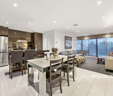 Modern & Spacious Townhouse in the Heart of Springvale - Photo 4