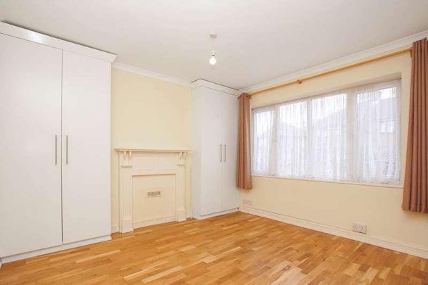 Vernon Road, Romford, RM5 - Photo 1