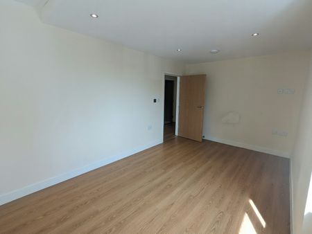 Flat to rent on - Photo 4