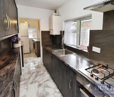 2 bedroom terraced house to rent - Photo 2