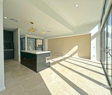 Contemporary Elegance - Near New 5-Bedroom Family Home - Photo 2