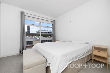 Modern City Living - Walk to Everything! - Photo 4